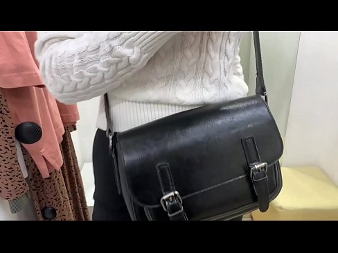 ❤️ Јавна мастурбација на младата кучка FeralBerry со дилдо во фитинг просторијата Дурли кај нас mk.shufflesex.ru ❌